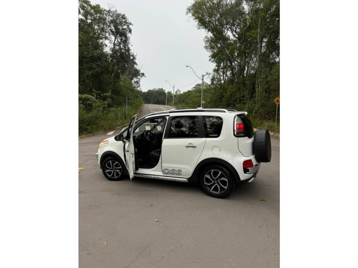 CITROËN - AIRCROSS - 2010/2011 - Branca - R$ 36.000,00