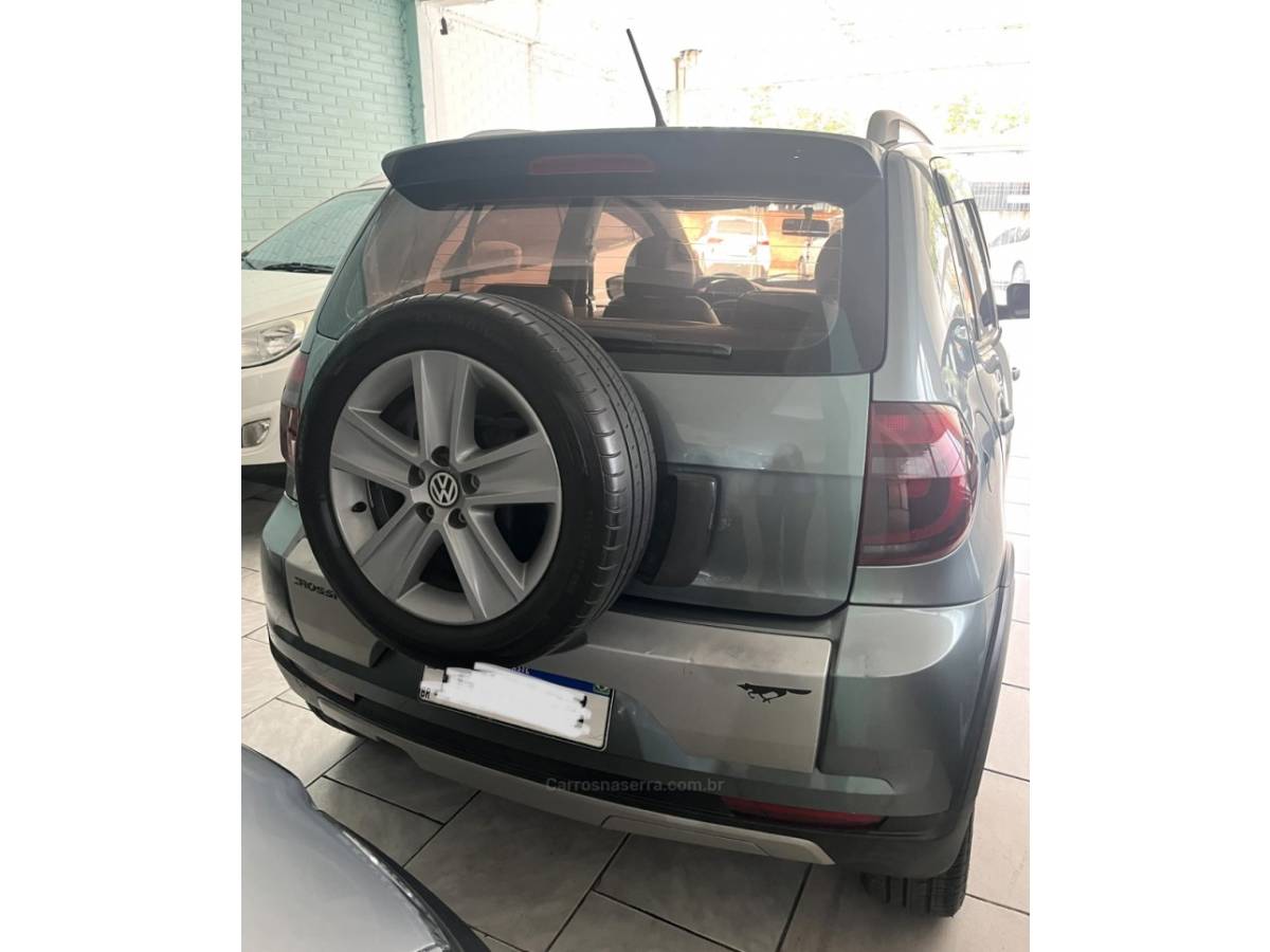 VOLKSWAGEN - CROSSFOX - 2010/2011 - Verde - R$ 42.000,00