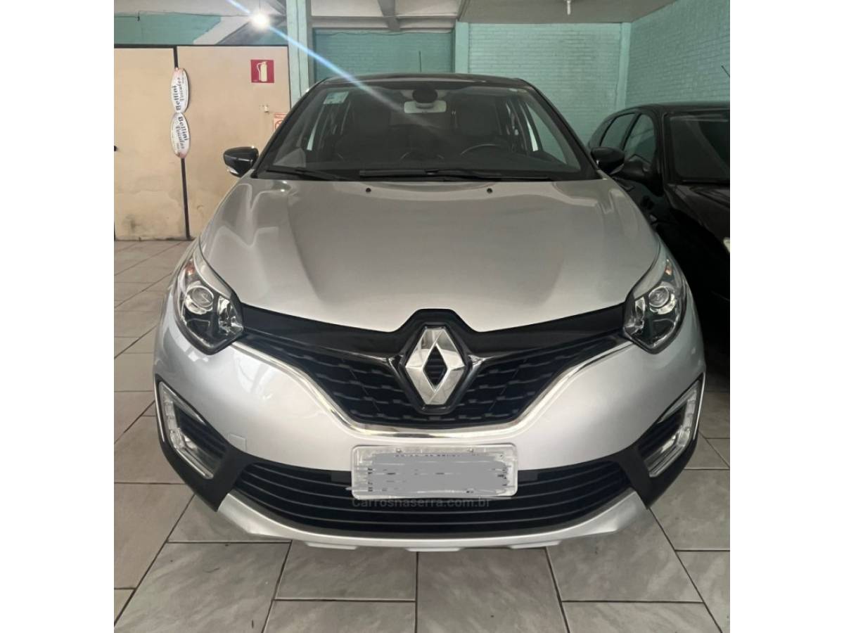 RENAULT - CAPTUR - 2017/2018 - Prata - R$ 75.000,00